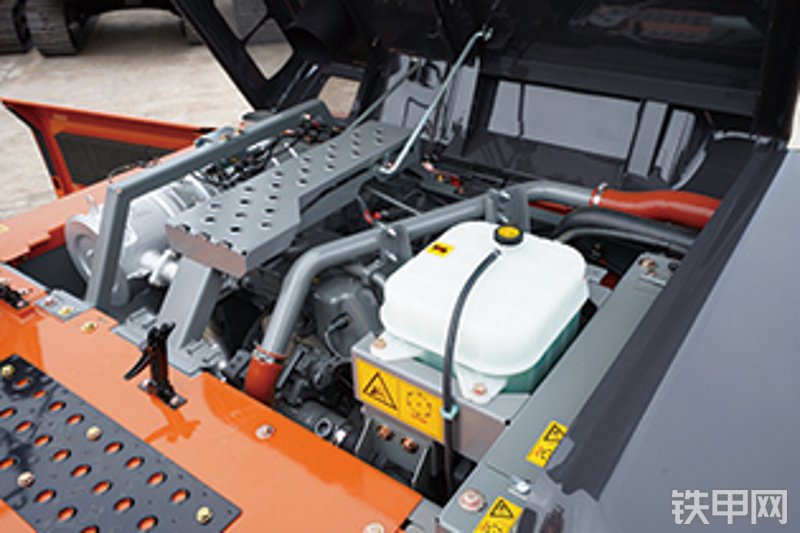 日立ZX220LC-6A国四挖掘机