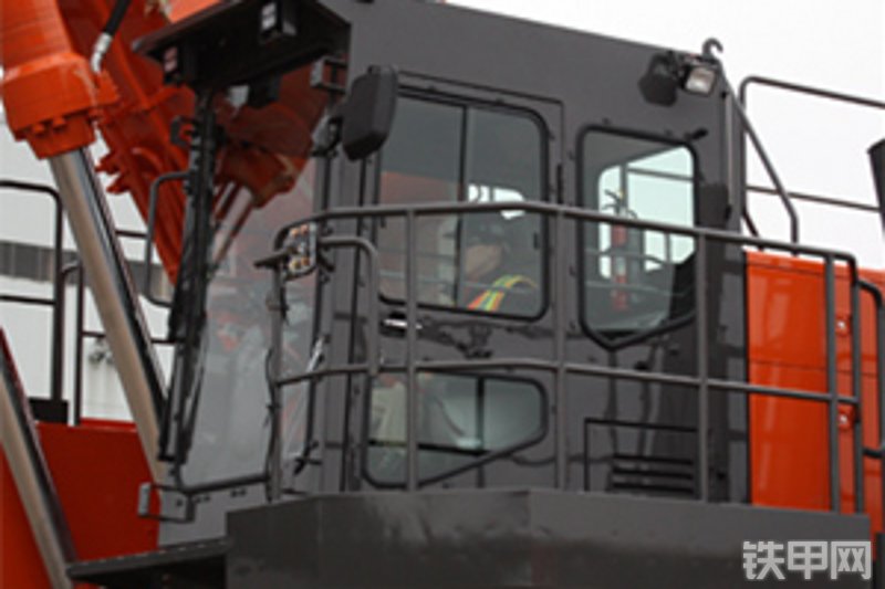 日立EX1200-7挖掘机局部