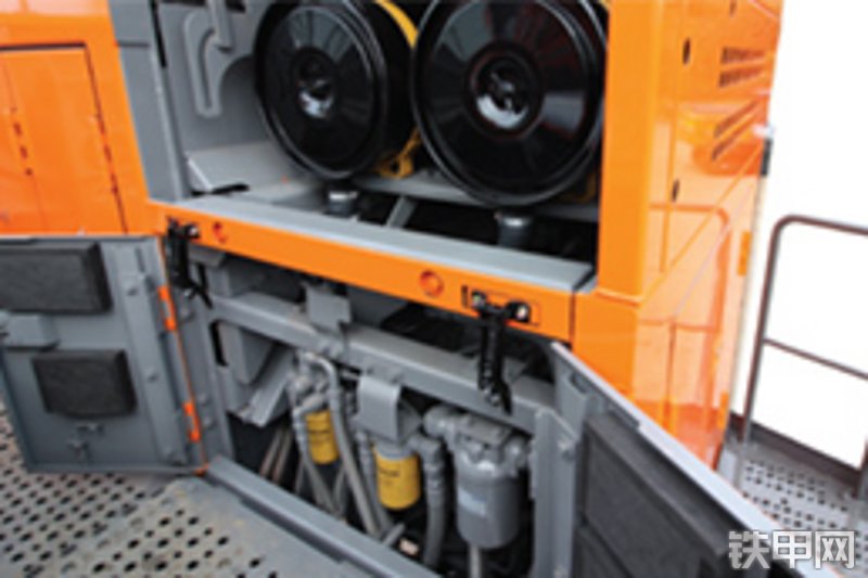 日立EX1200-7挖掘机局部