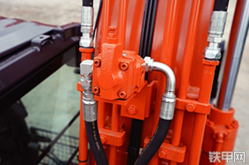 日立ZX130-6A国四挖掘机