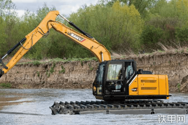 三一重工sy155me水陆挖掘机