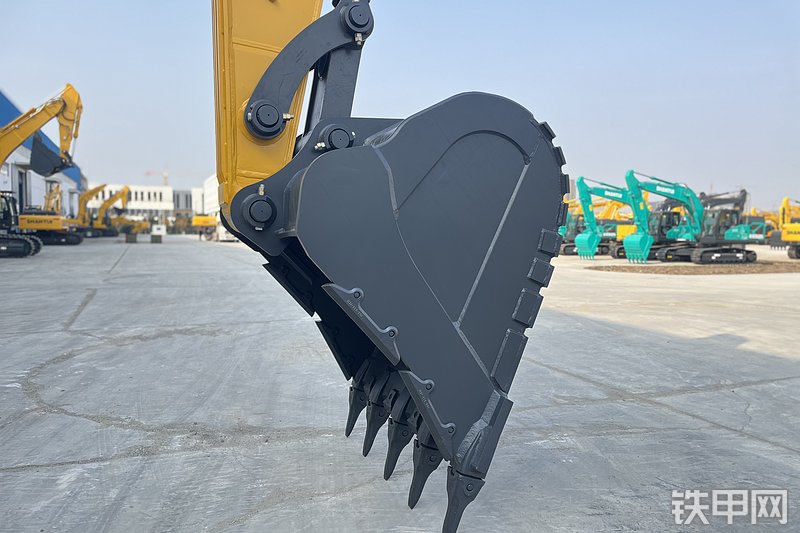 山推SE600H-10W挖掘机局部