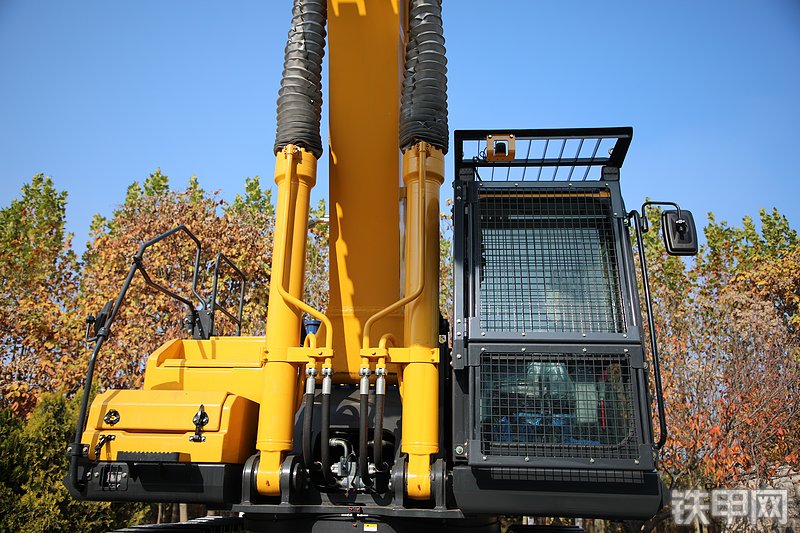 山推SE680LC-10W挖掘机局部