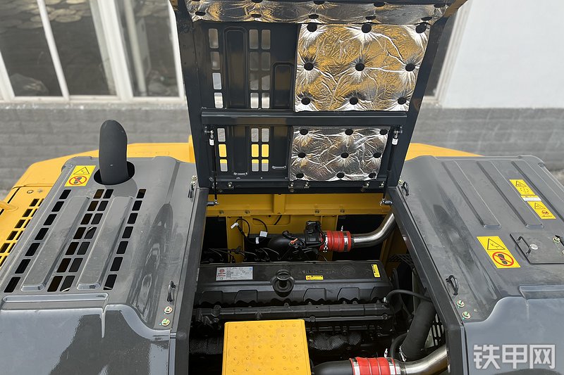 山推SE600H-10W挖掘机局部