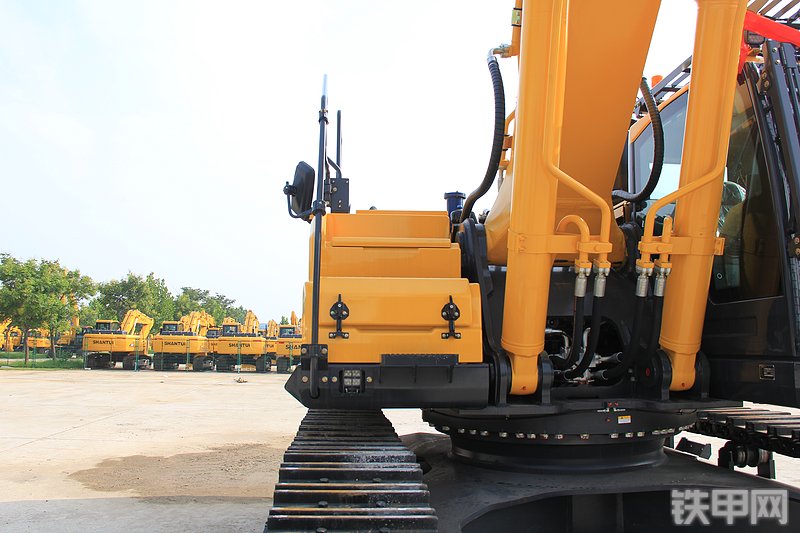 山推SE680LC-10W挖掘机局部