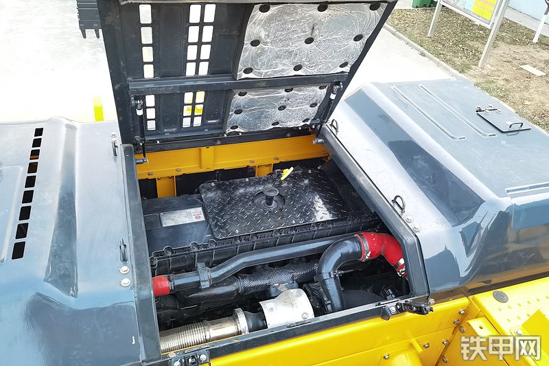 山推SE680LC-10W挖掘机局部