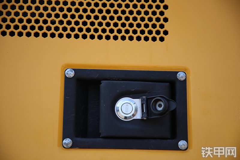 山推SE680LC-10W挖掘机局部