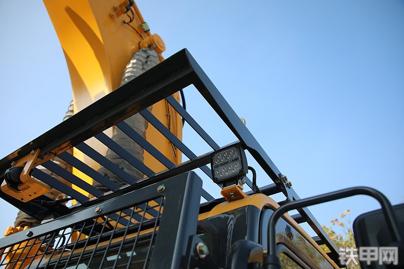 山推SE680LC-10W挖掘机局部