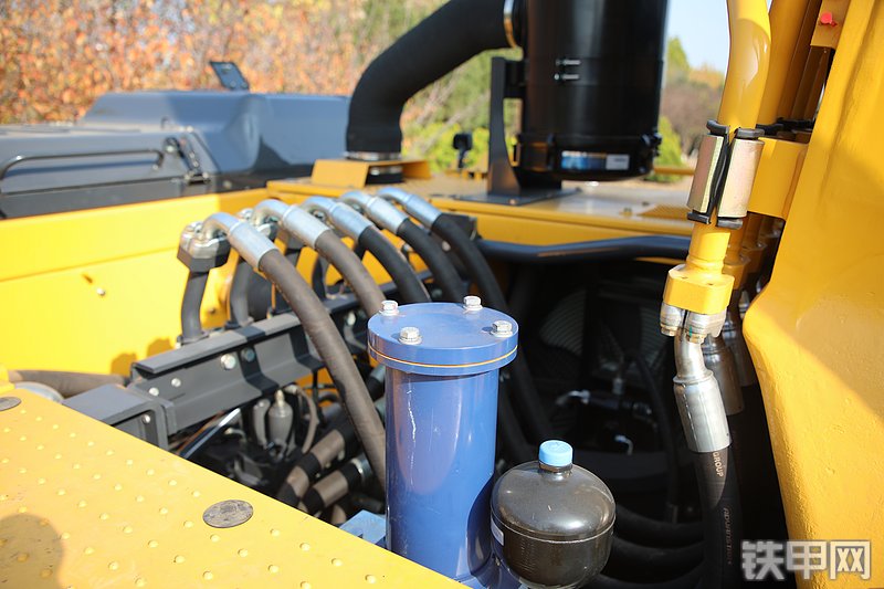 山推SE680LC-10W挖掘机局部