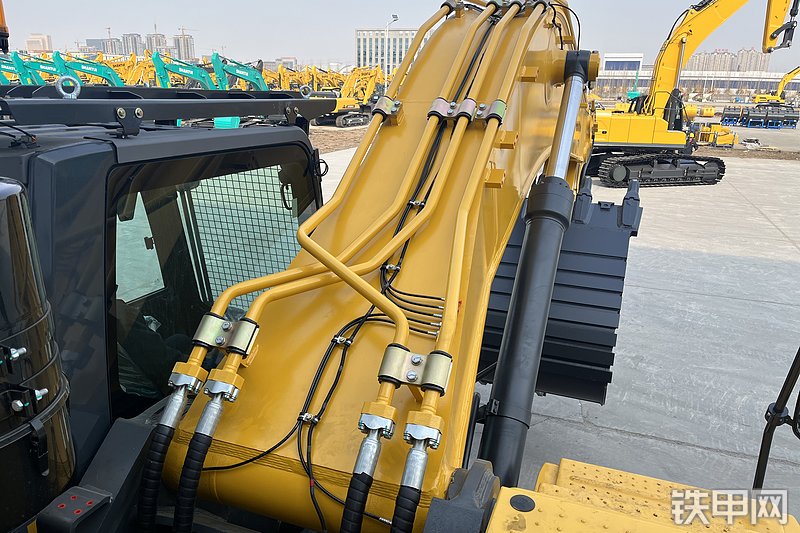 山推SE600H-10W挖掘机局部