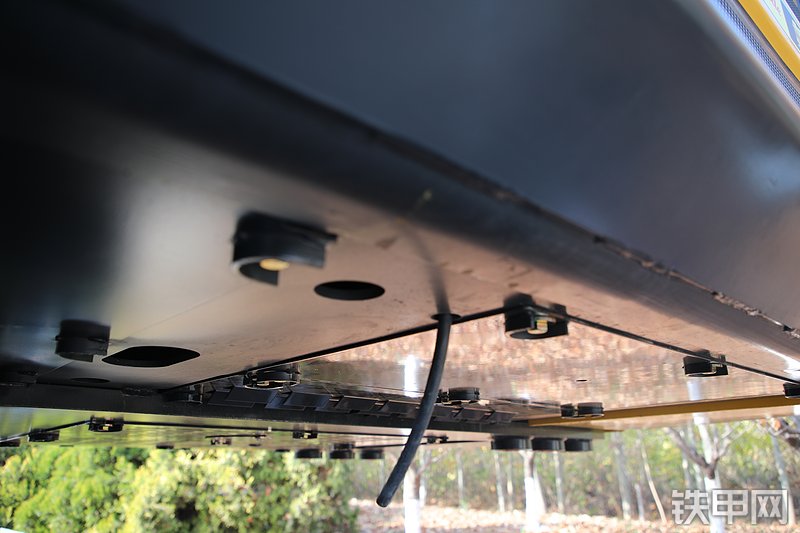 山推SE680LC-10W挖掘机局部