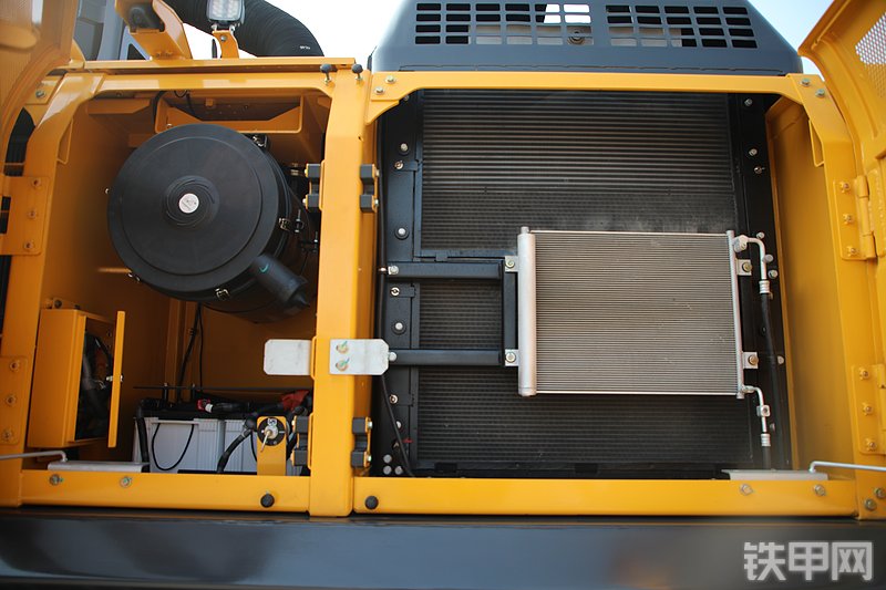 山推SE680LC-10W挖掘机局部