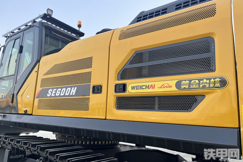 山推SE600H-10W挖掘机局部