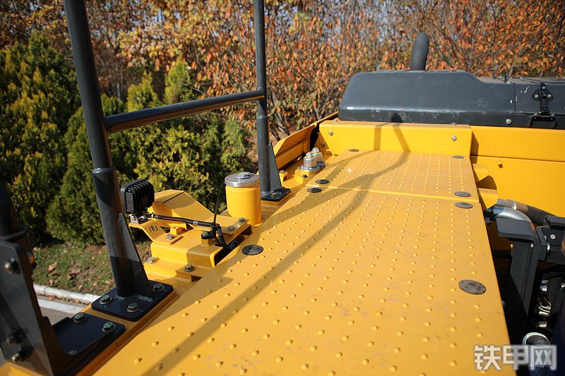 山推SE680LC-10W挖掘机局部