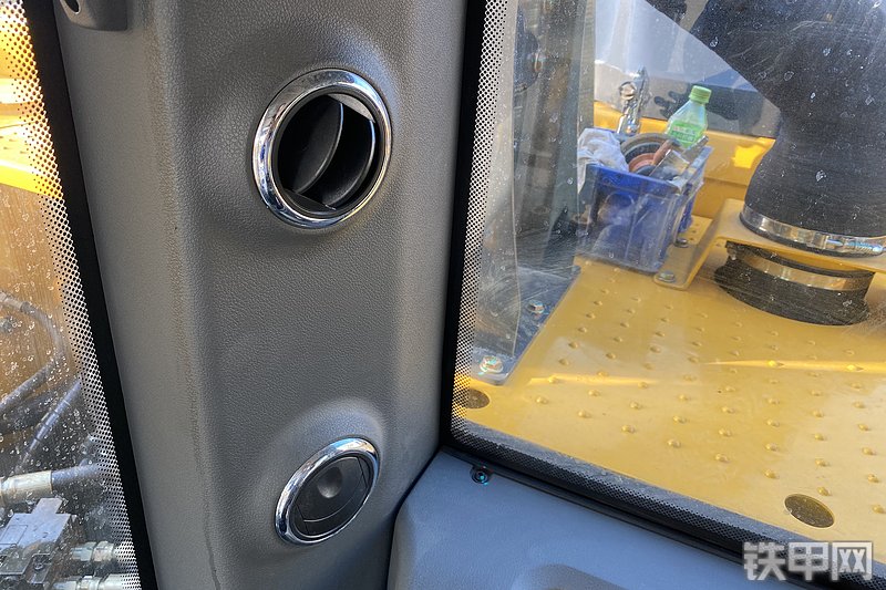 山推SE390LC-10W挖掘机局部