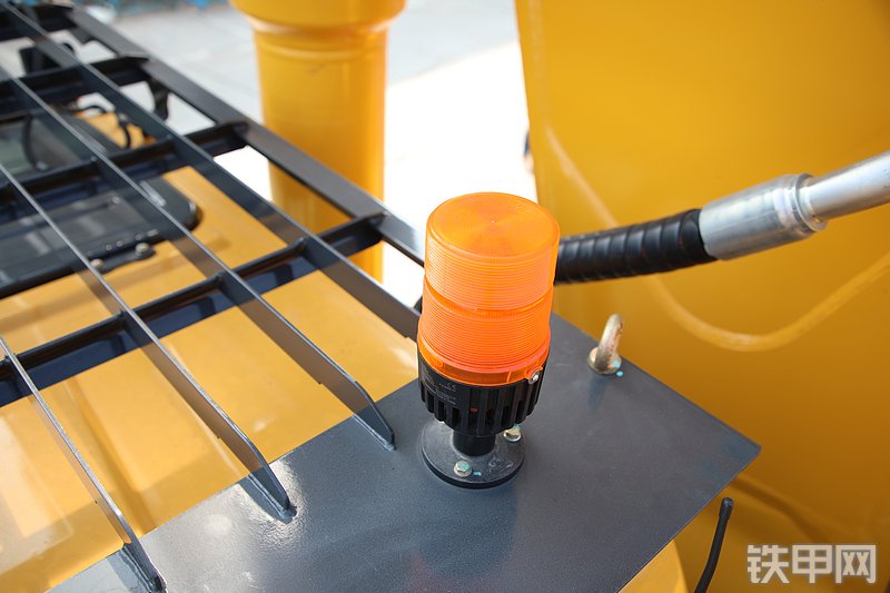 山推SE680LC-10W挖掘机局部