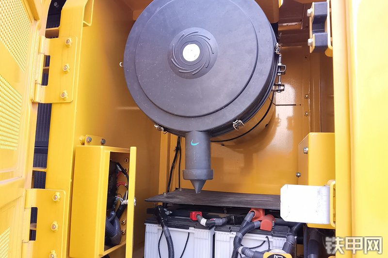 山推SE680LC-10W挖掘机局部