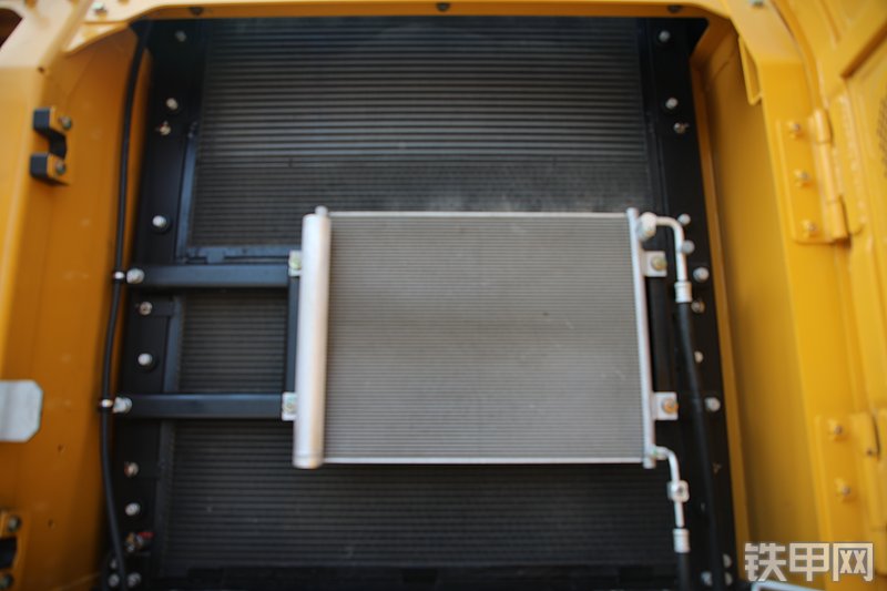 山推SE680LC-10W挖掘机局部