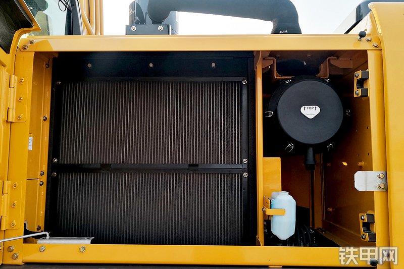 山推SE600H-10W挖掘机局部