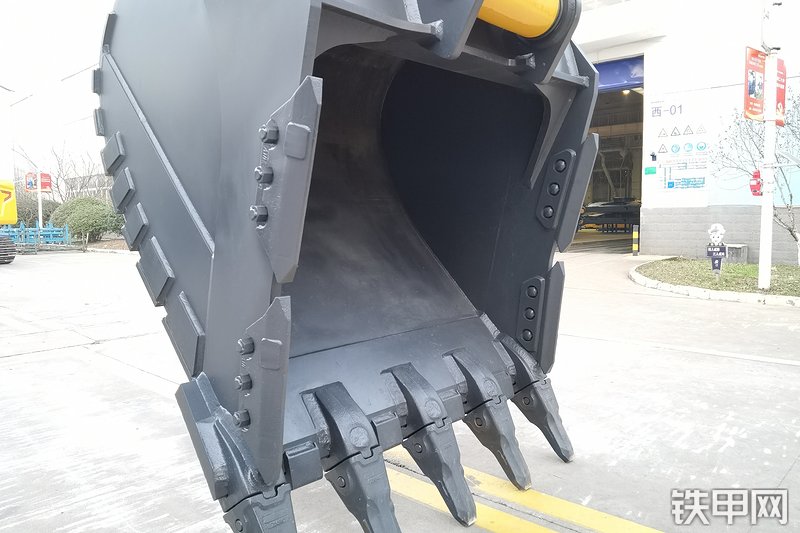 山推SE680LC-10W挖掘机局部