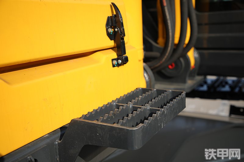 山推SE680LC-10W挖掘机局部