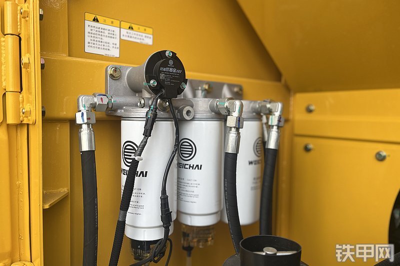 山推SE600H-10W挖掘机局部