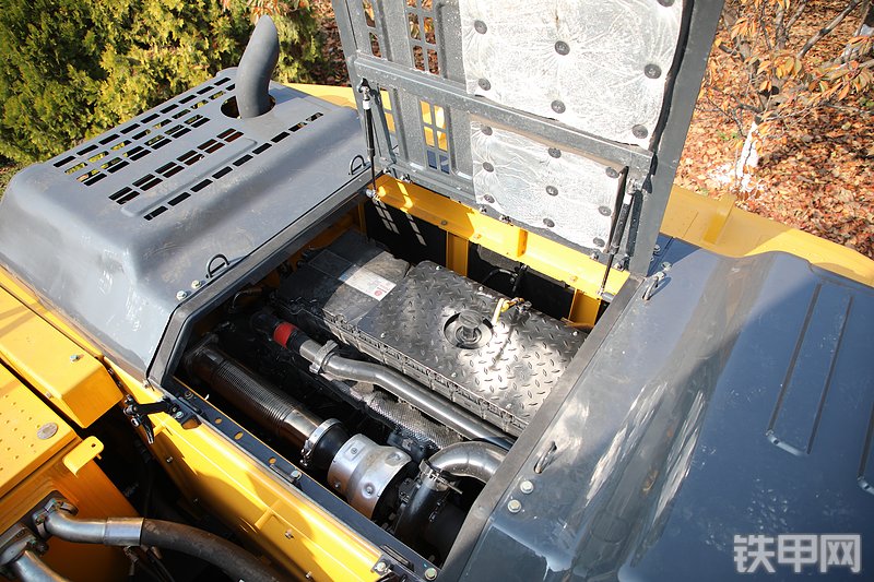 山推SE680LC-10W挖掘机局部