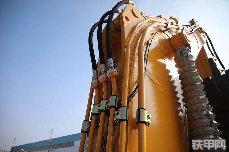 山推SE680LC-10W挖掘机局部