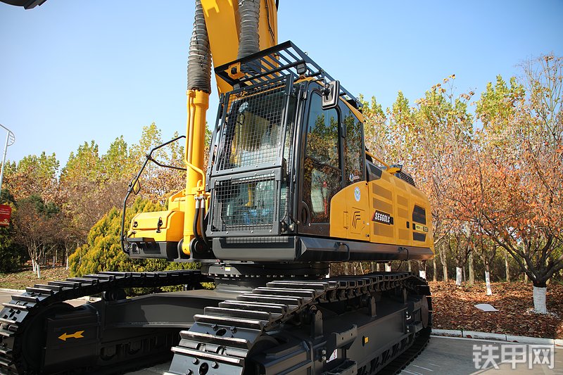 山推SE680LC-10W挖掘机局部