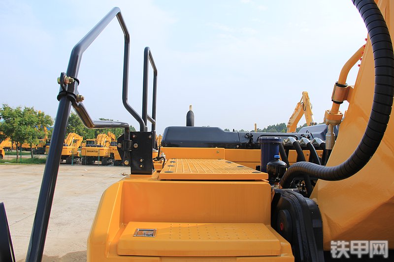 山推SE680LC-10W挖掘机局部