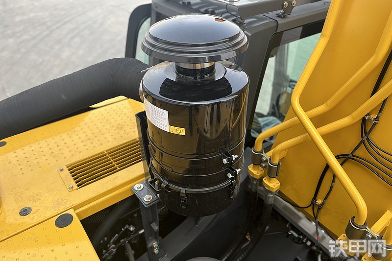 山推SE600H-10W挖掘机局部