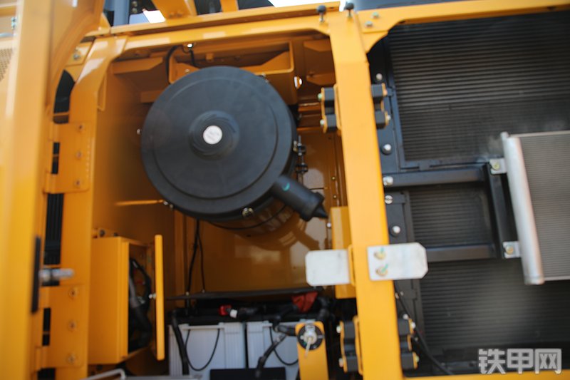 山推SE680LC-10W挖掘机局部