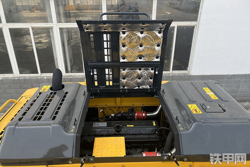 山推SE600H-10W挖掘机局部