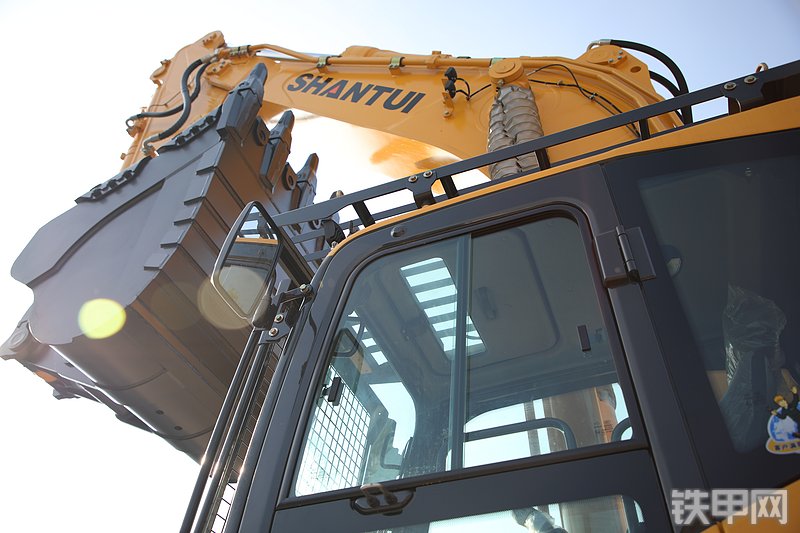 山推SE680LC-10W挖掘机局部