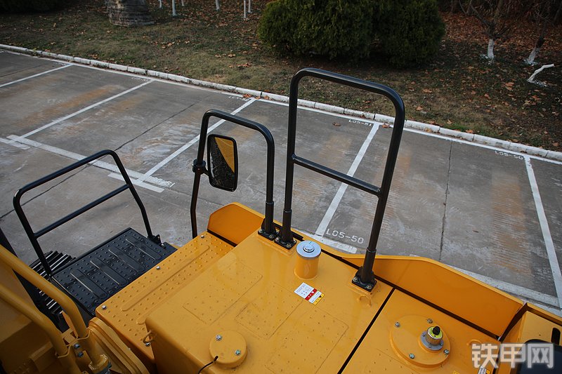 山推SE260LC-10W挖掘机局部