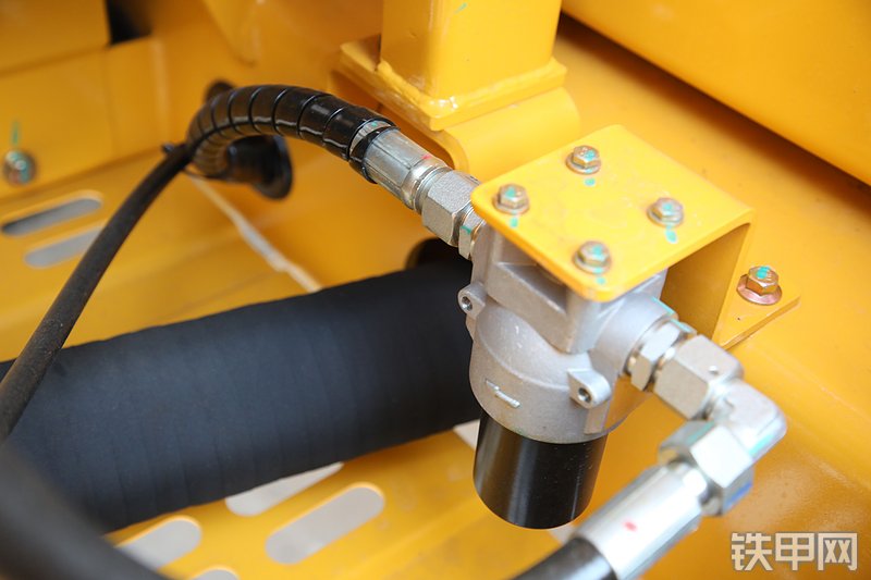 山推SE260LC-10W挖掘机局部