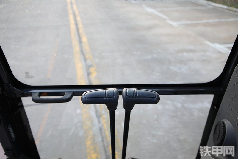 山推SE260LC-10W挖掘机局部