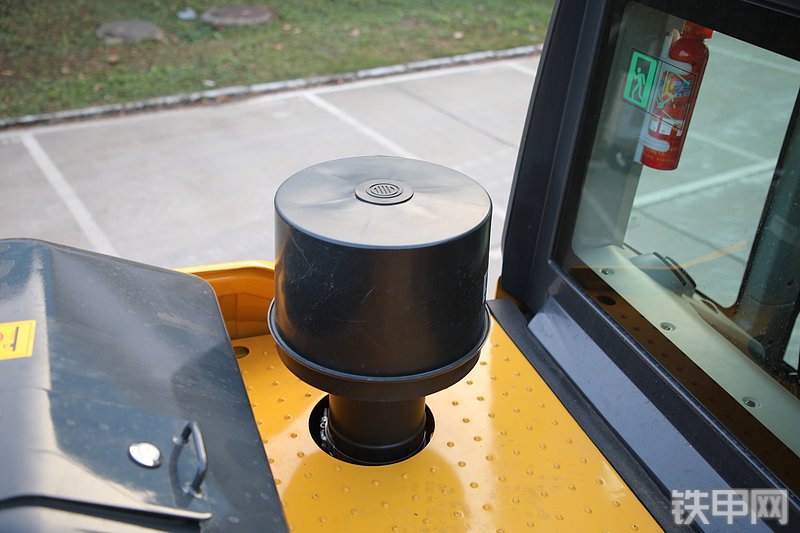 山推SE260LC-10W挖掘机局部