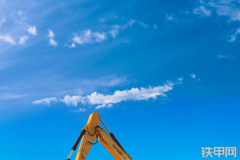 山推SE260LC-10W挖掘机整机外观