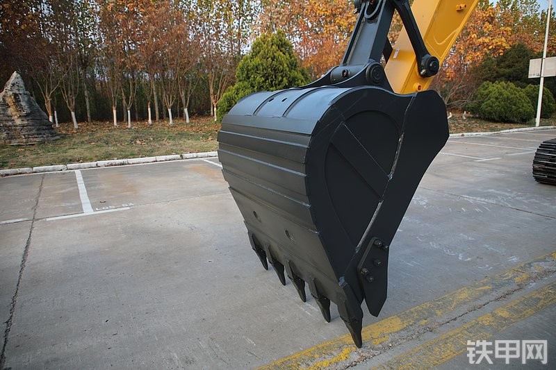 山推SE260LC-10W挖掘机局部