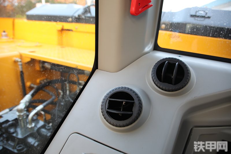 山推SE260LC-10W挖掘机局部