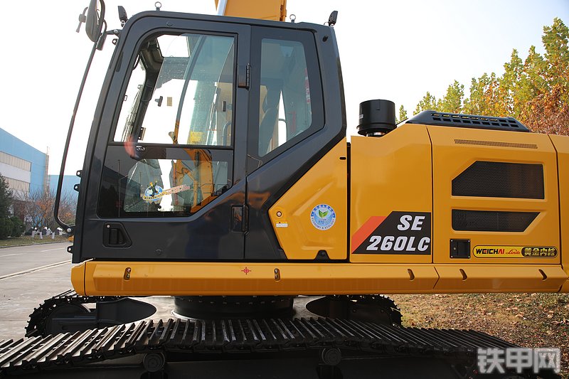山推SE260LC-10W挖掘机局部