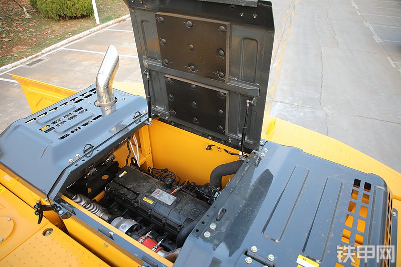 山推SE260LC-10W挖掘机局部