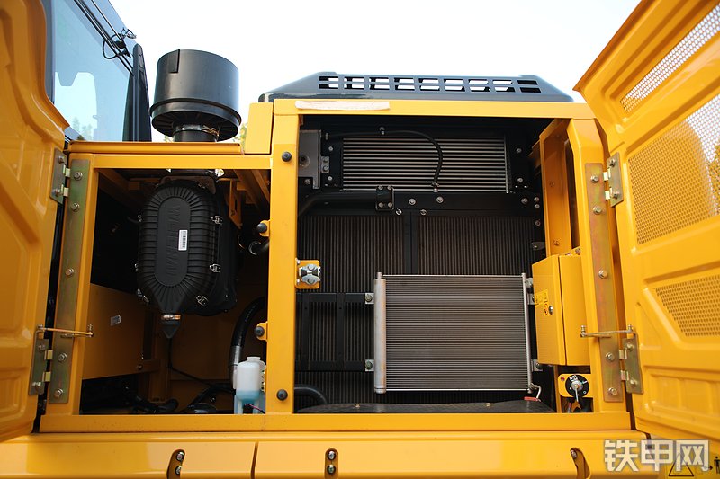 山推SE260LC-10W挖掘机局部