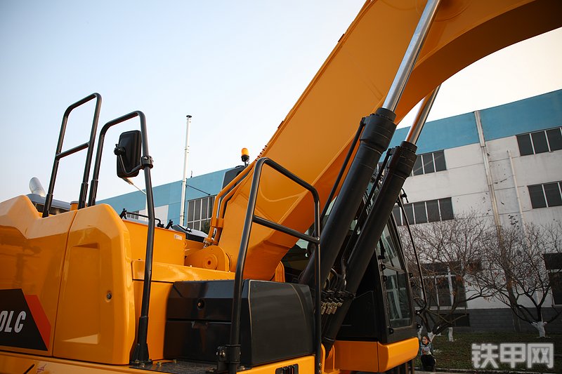 山推SE260LC-10W挖掘机局部