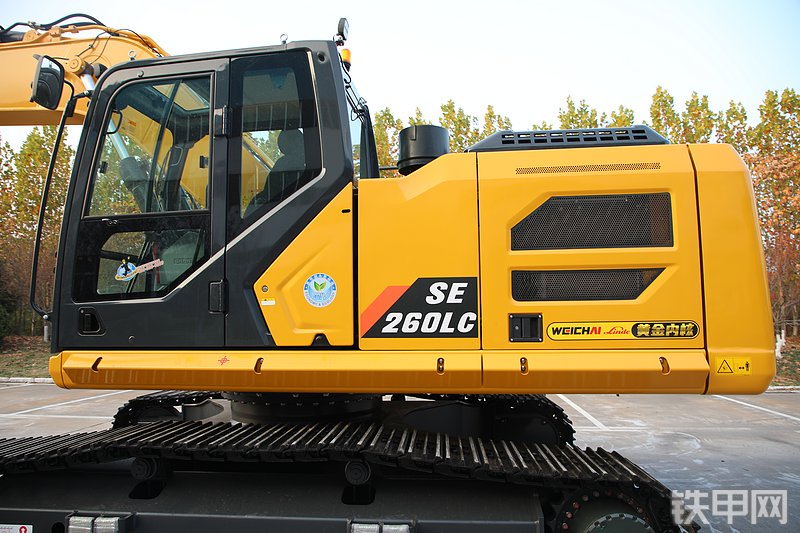 山推SE260LC-10W挖掘机局部