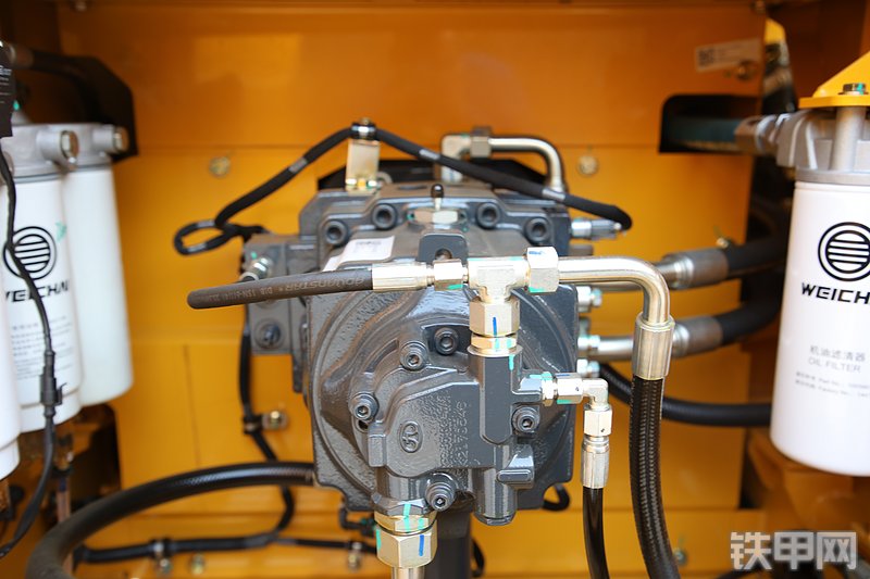 山推SE260LC-10W挖掘机局部