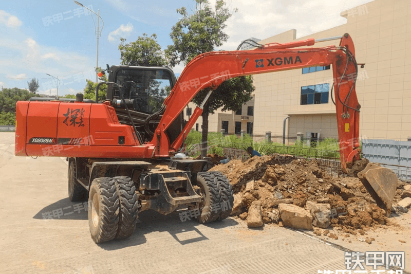厦工XG8085WK挖掘机整机外观