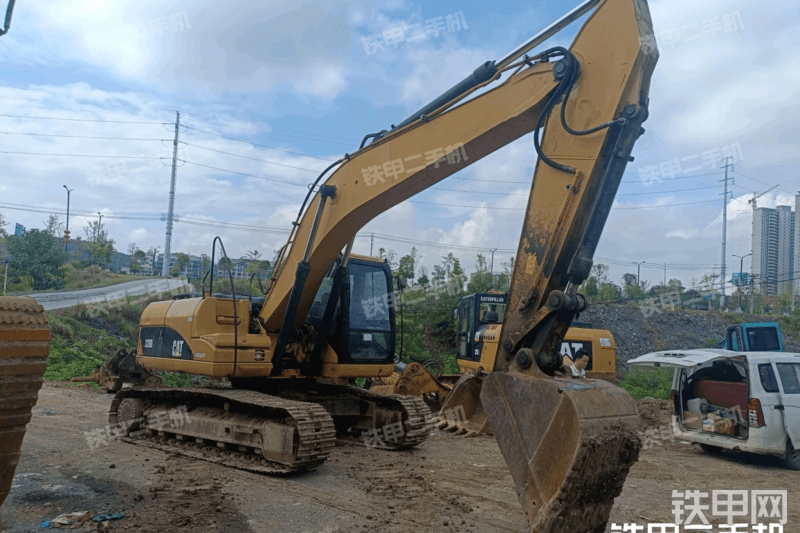 卡特彼勒320D进口挖掘机整机外观