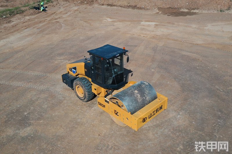 山工520F（国四）压路机整机外观